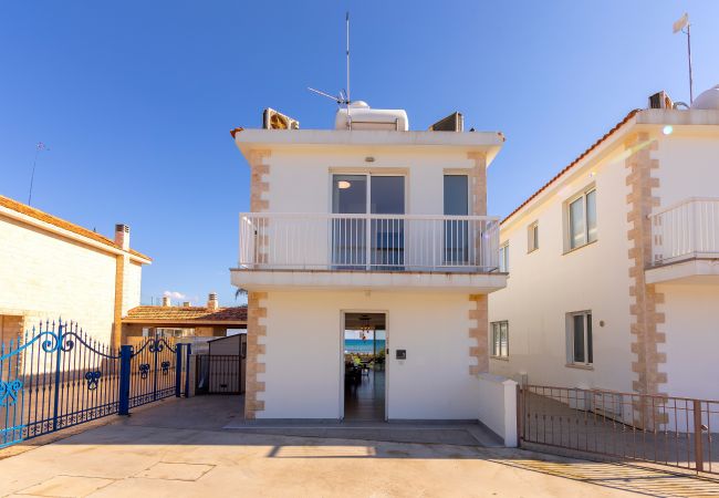 Villa in Ayia Napa - Ayia Thekla Seafront Villa Dagi Villa in Ayia Napa - Ayia Thekla Seafront Villa Dagi