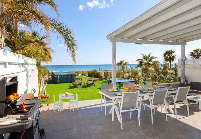 Villa in Ayia Napa - Ayia Thekla Seafront Villa Dagi