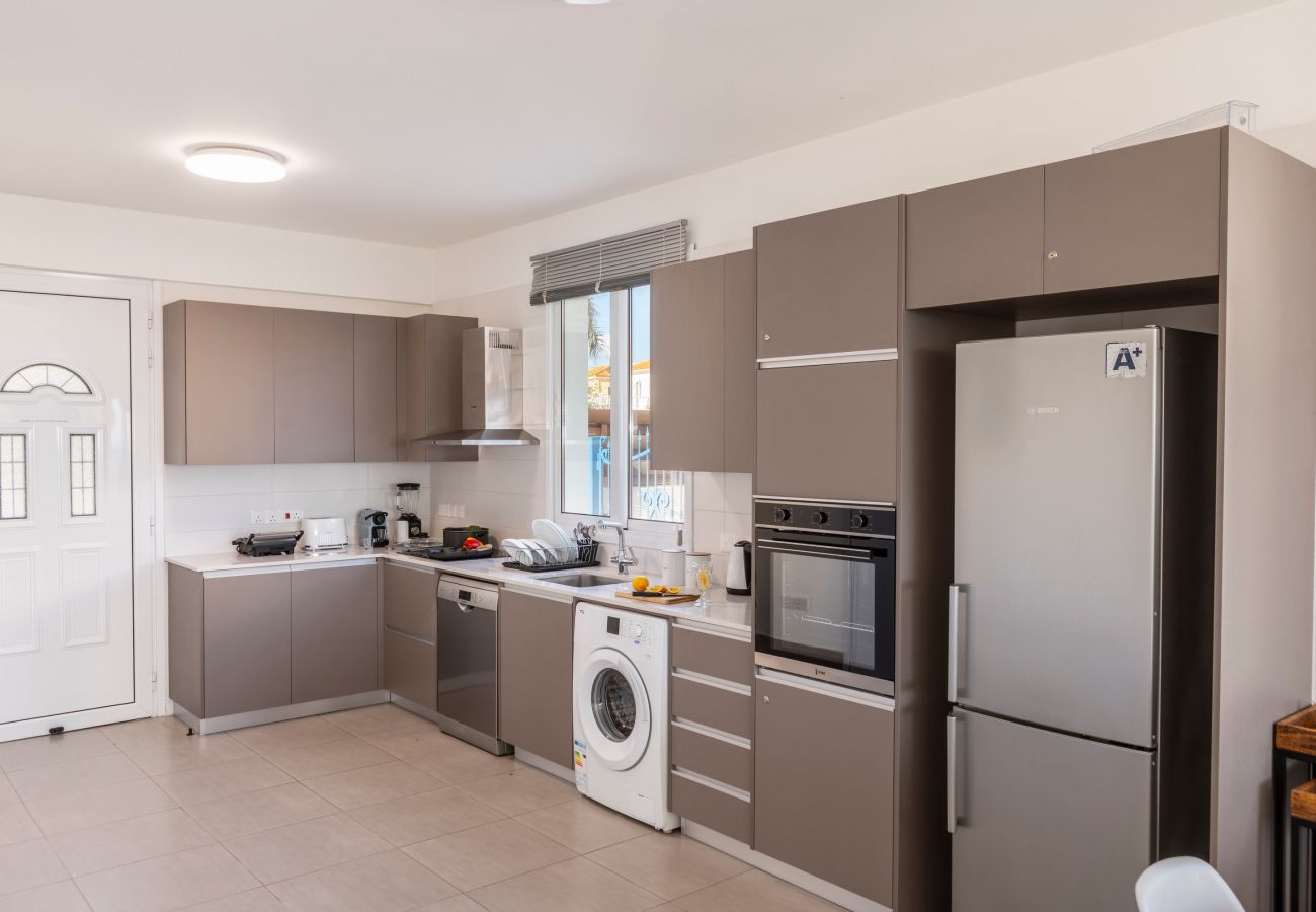 Villa in Ayia Napa - Ayia Thekla Seafront Villa Dagi