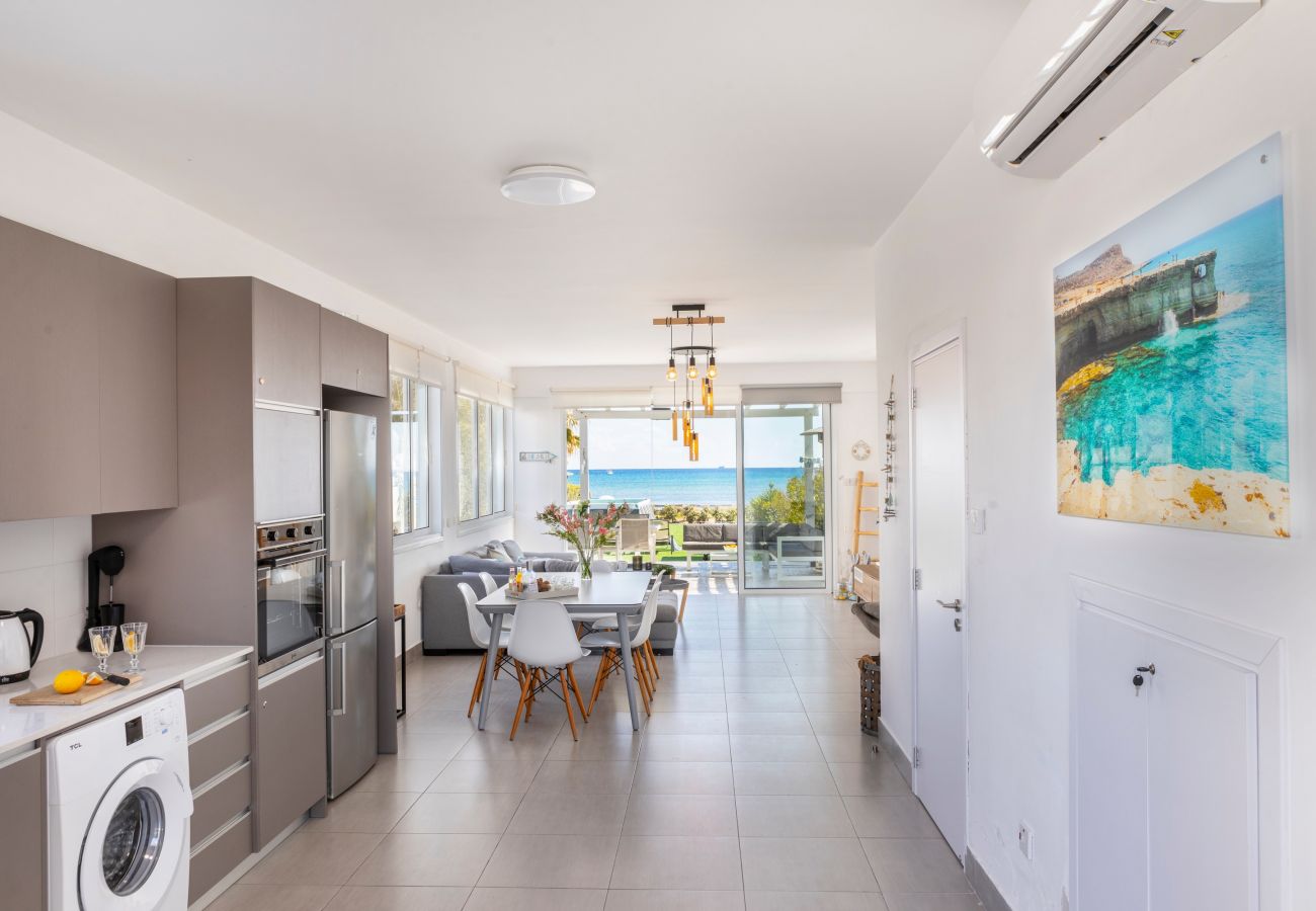Villa in Ayia Napa - Ayia Thekla Seafront Villa Dagi