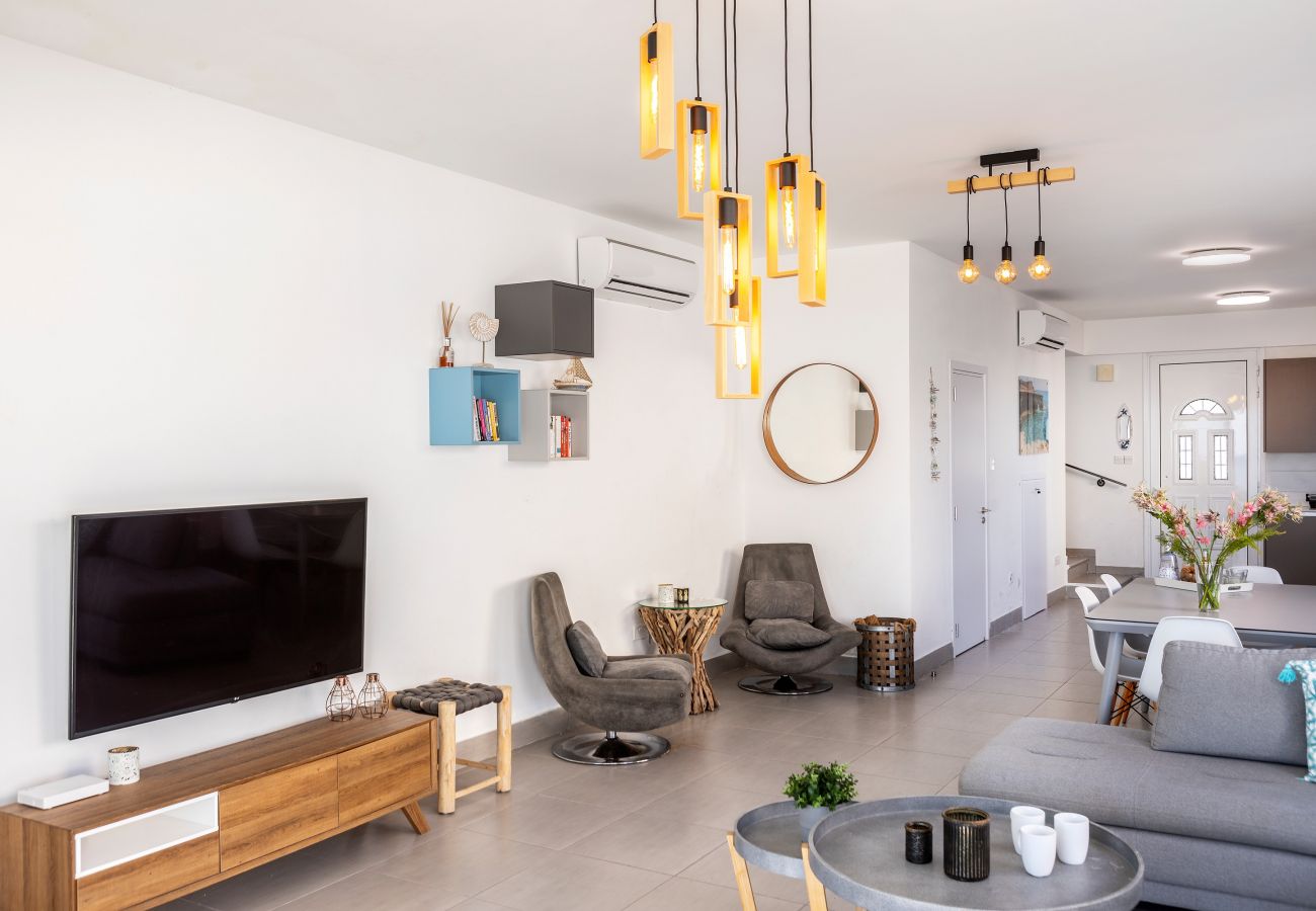 Villa in Ayia Napa - Ayia Thekla Seafront Villa Dagi