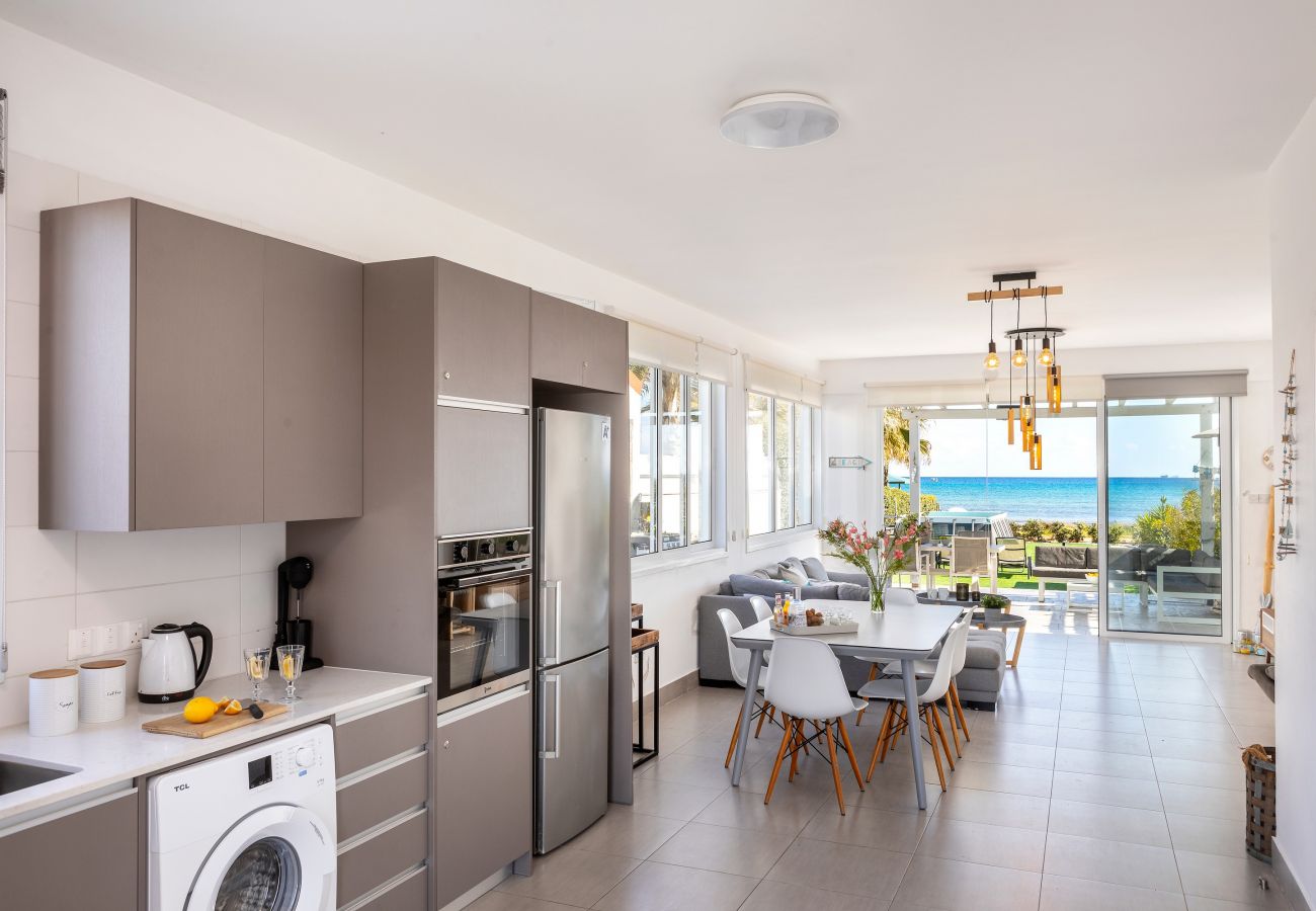 Villa in Ayia Napa - Ayia Thekla Seafront Villa Dagi