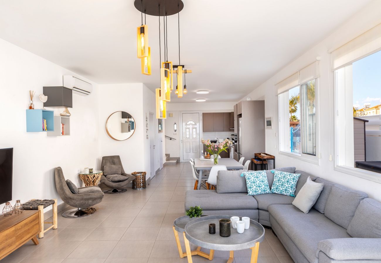 Villa in Ayia Napa - Ayia Thekla Seafront Villa Dagi
