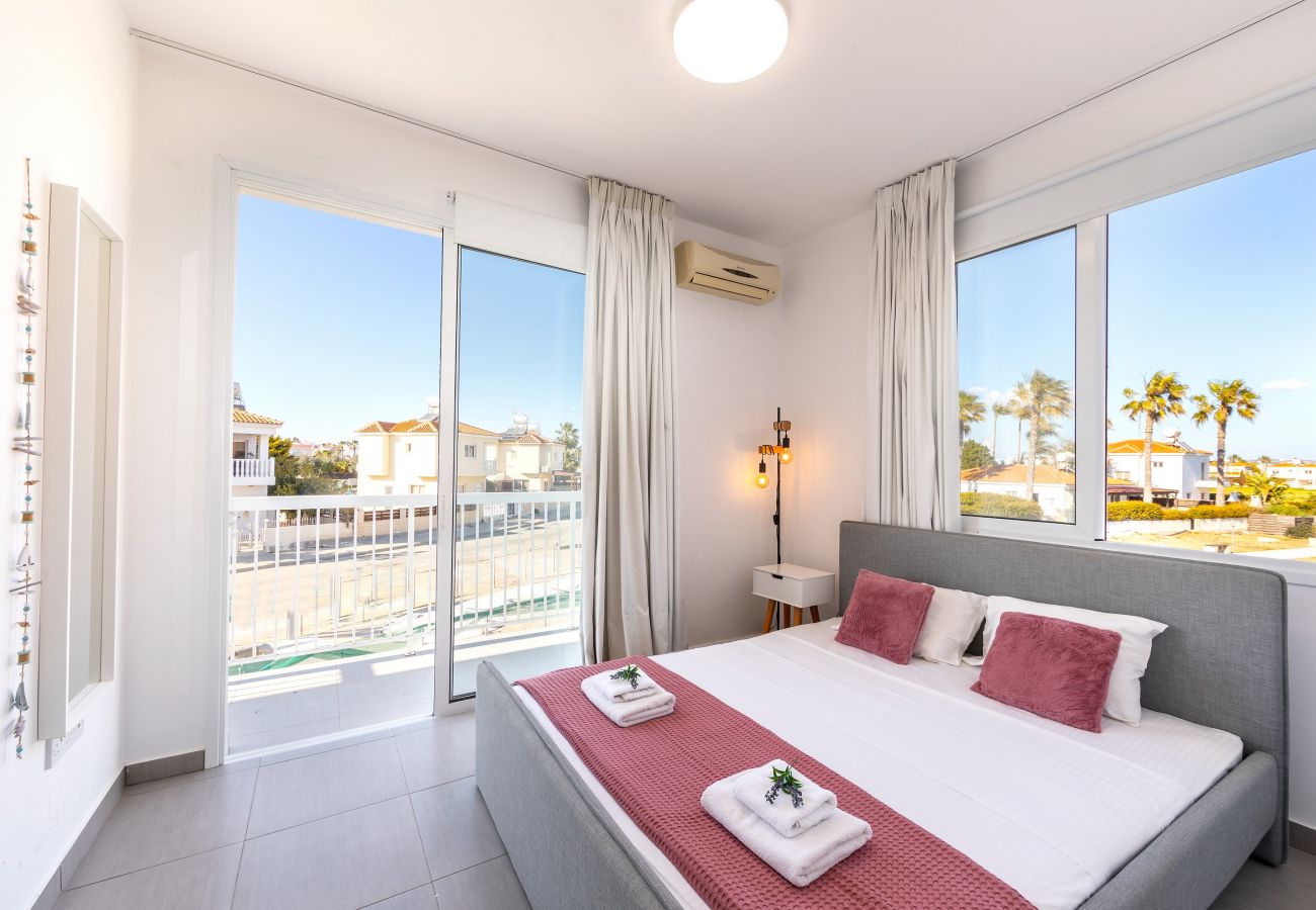 Villa in Ayia Napa - Ayia Thekla Seafront Villa Dagi