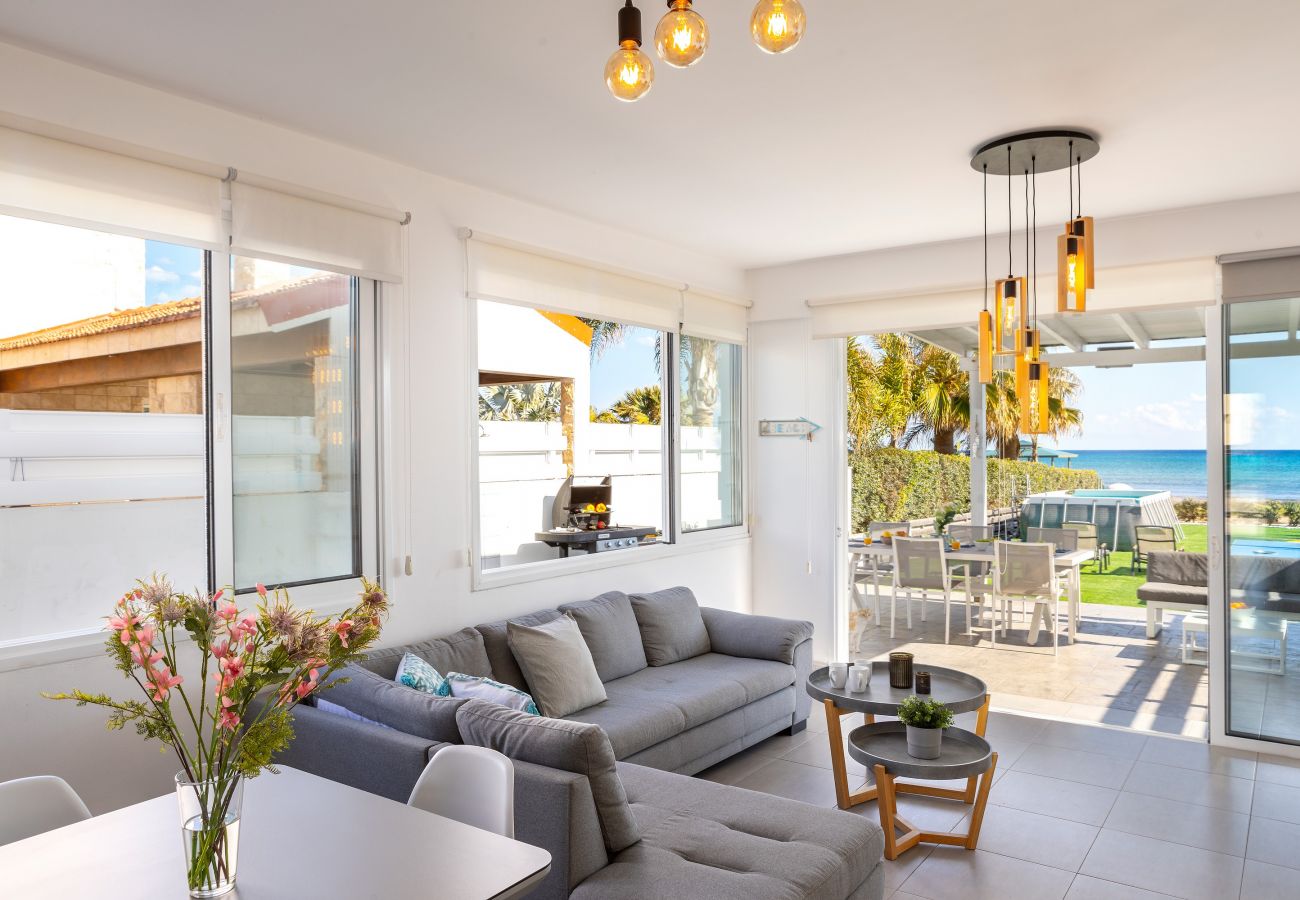 Villa in Ayia Napa - Ayia Thekla Seafront Villa Dagi