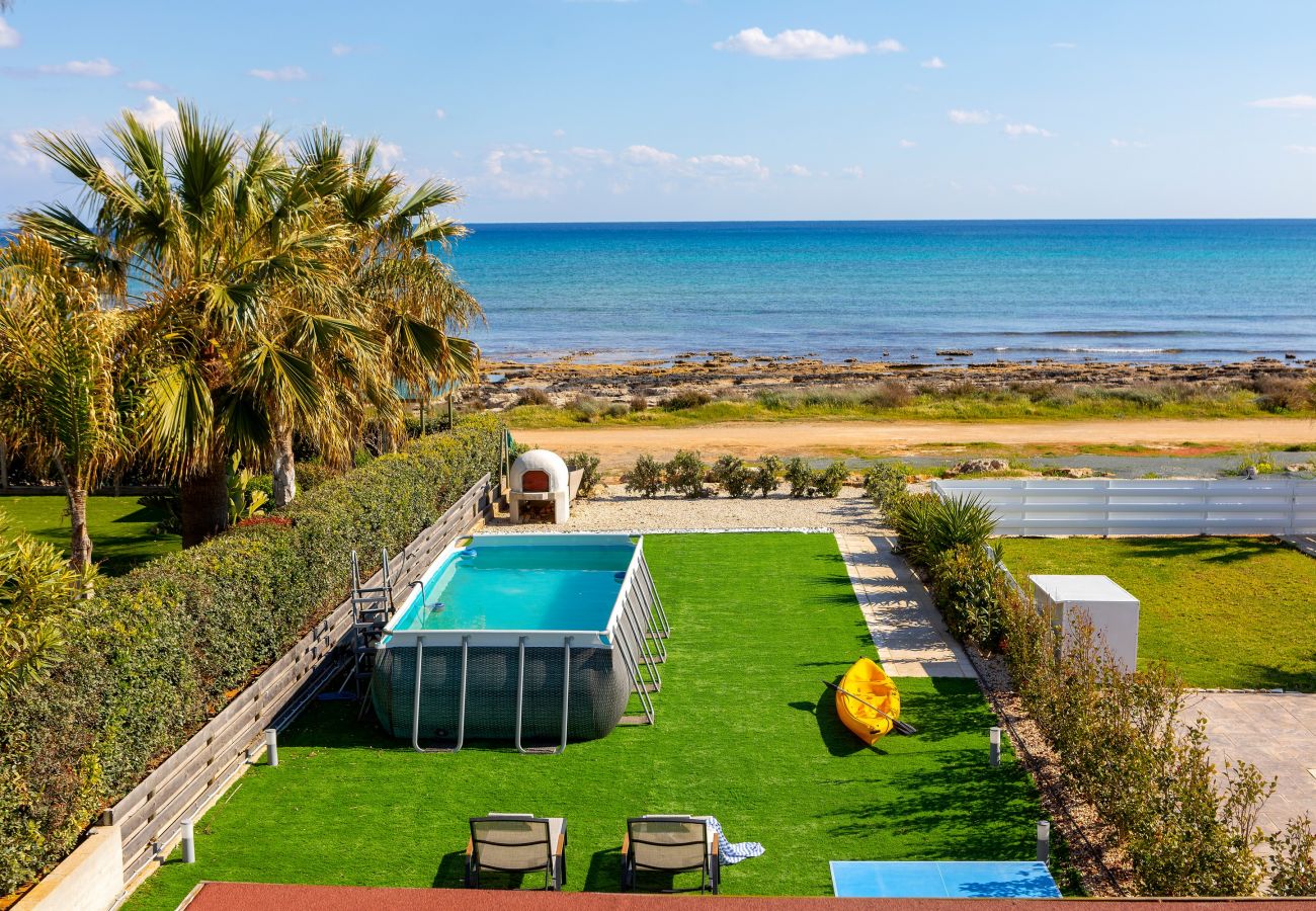Villa in Ayia Napa - Ayia Thekla Seafront Villa Dagi