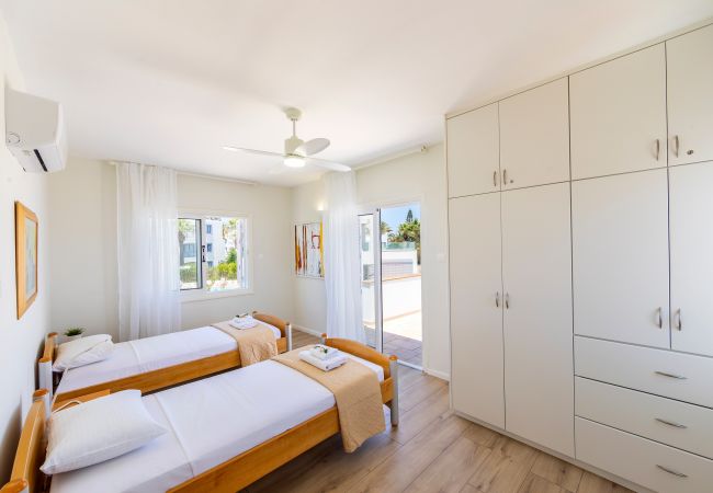 Villa in Protaras - Protaras Seafront Villa Violetta Villa in Protaras - Protaras Seafront Villa Violetta