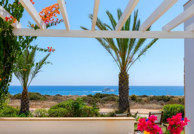 Villa in Protaras - Protaras Seafront Villa Violetta Villa in Protaras - Protaras Seafront Villa Violetta
