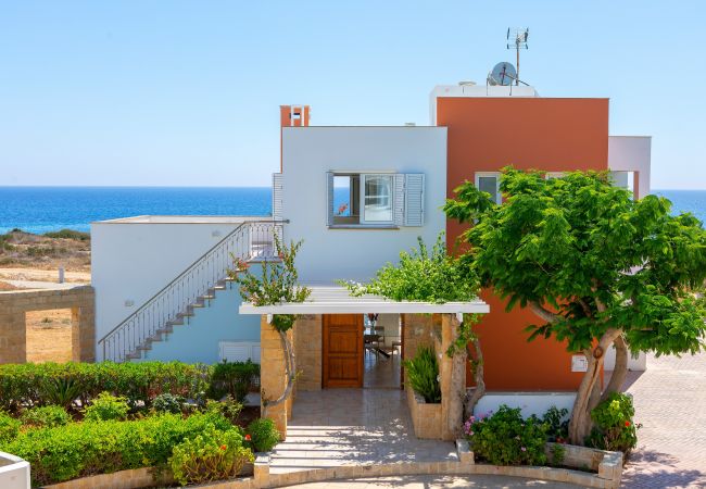 Villa/Dettached house in Protaras - Protaras Seafront Villa Violetta