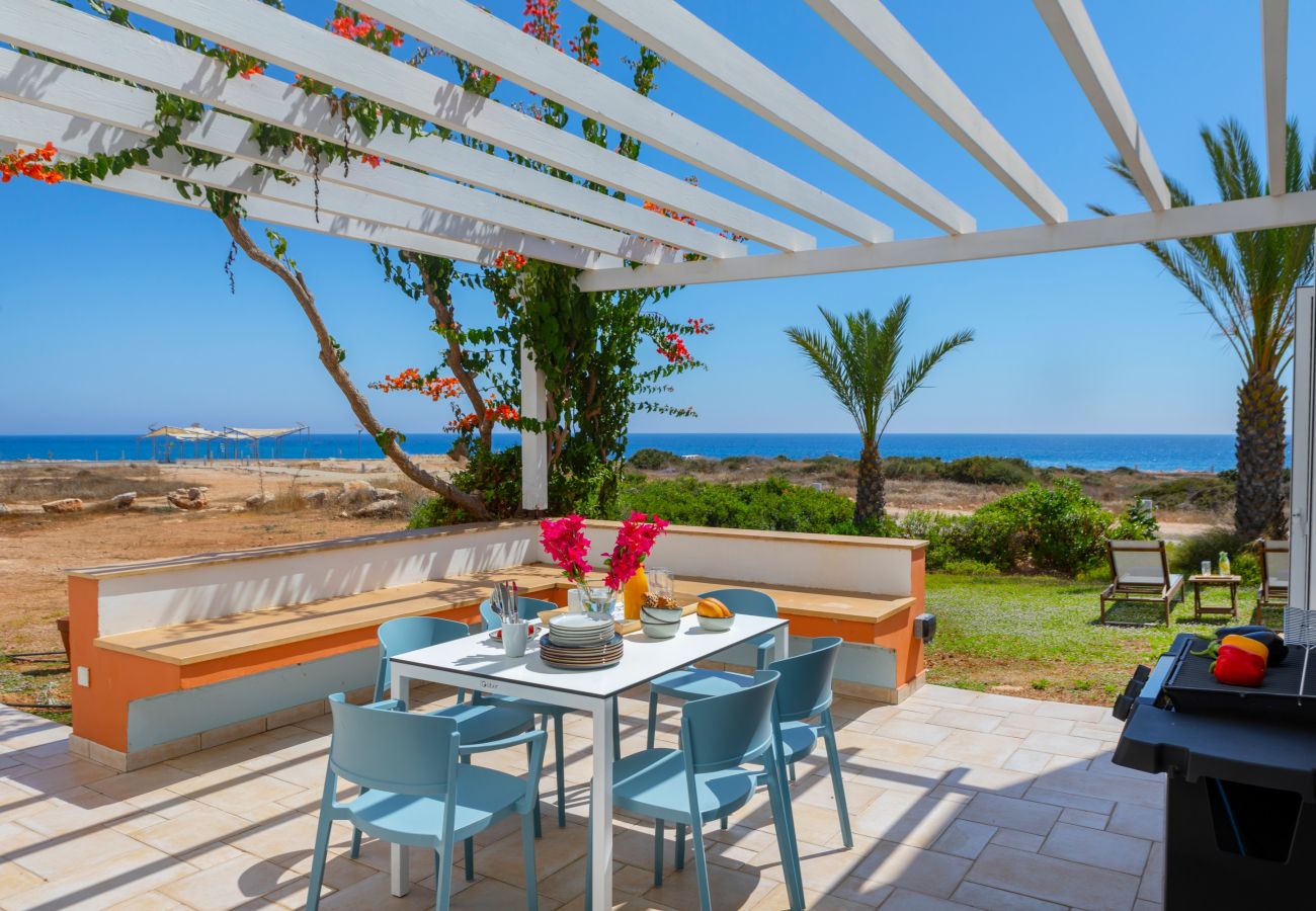 Villa in Protaras - Protaras Seafront Villa Violetta