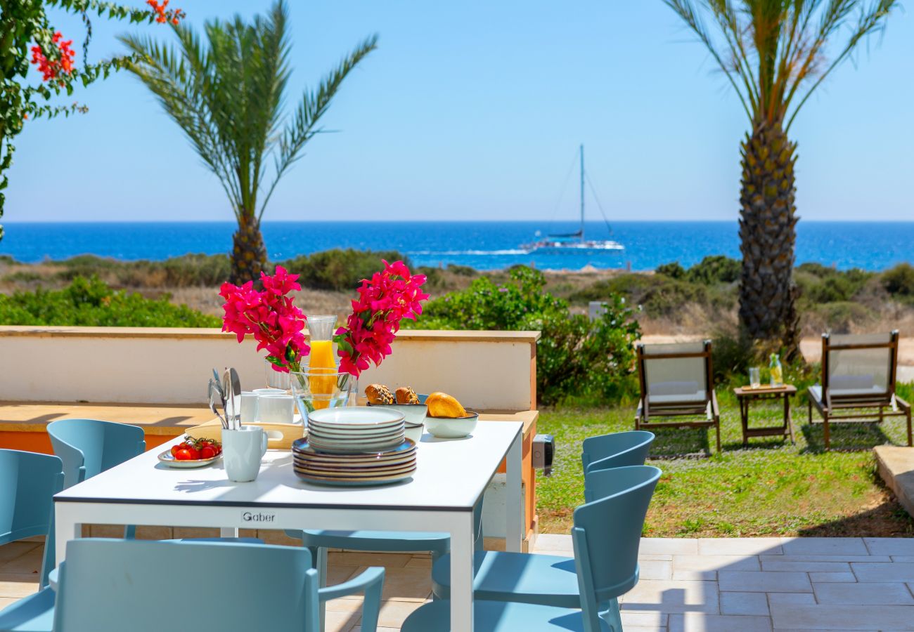 Villa in Protaras - Protaras Seafront Villa Violetta