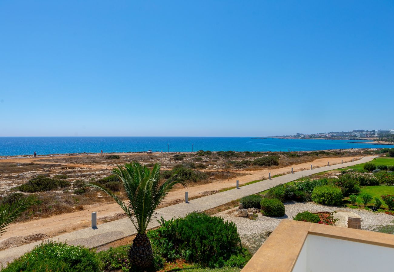 Villa in Protaras - Protaras Seafront Villa Violetta