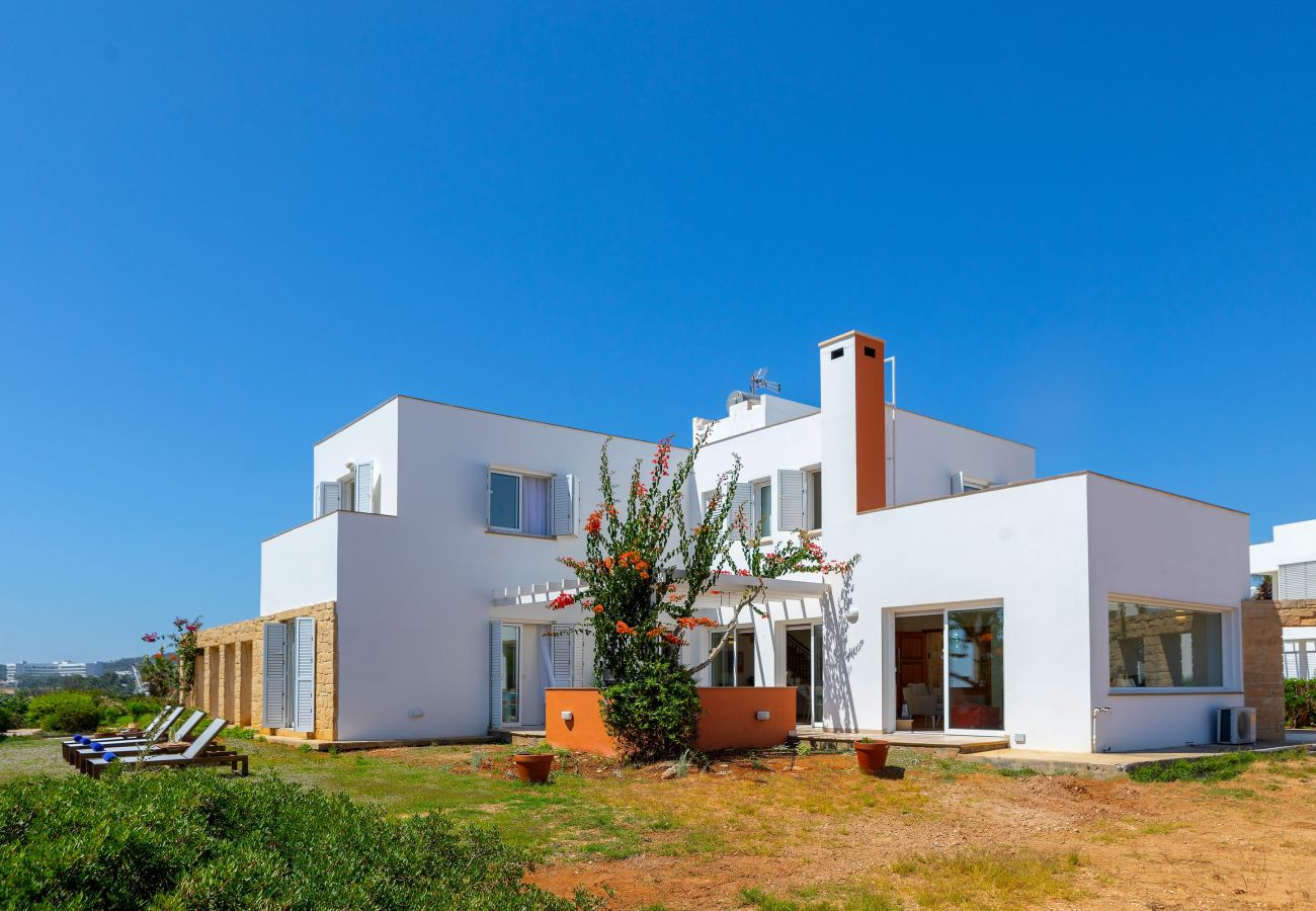 Villa in Protaras - Protaras Seafront Villa Violetta