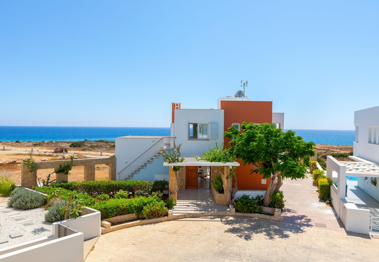 Villa in Protaras - Protaras Seafront Villa Violetta