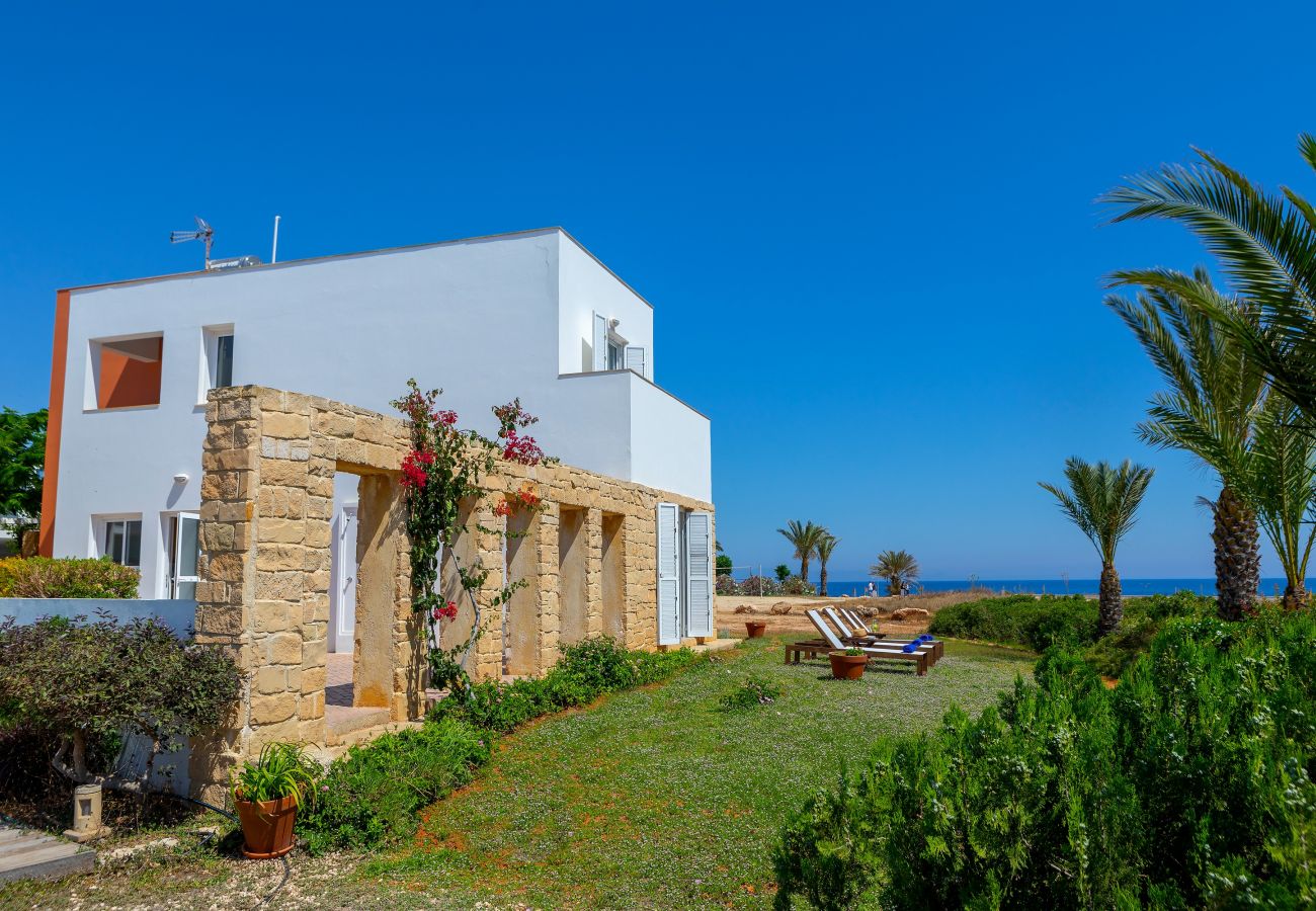 Villa in Protaras - Protaras Seafront Villa Violetta