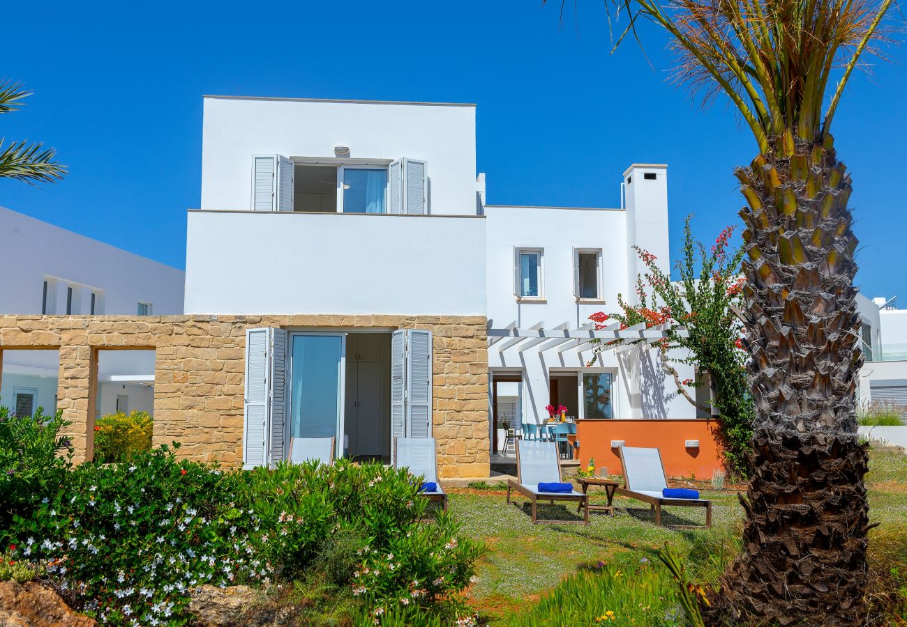 Villa in Protaras - Protaras Seafront Villa Violetta