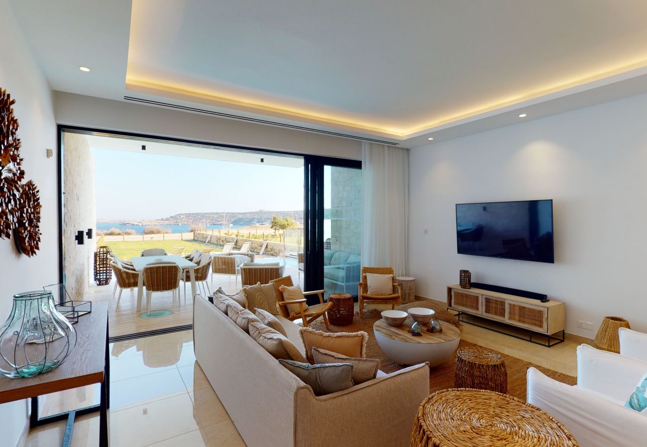 Villa in Protaras - Periyiali Seafront Villa Athina