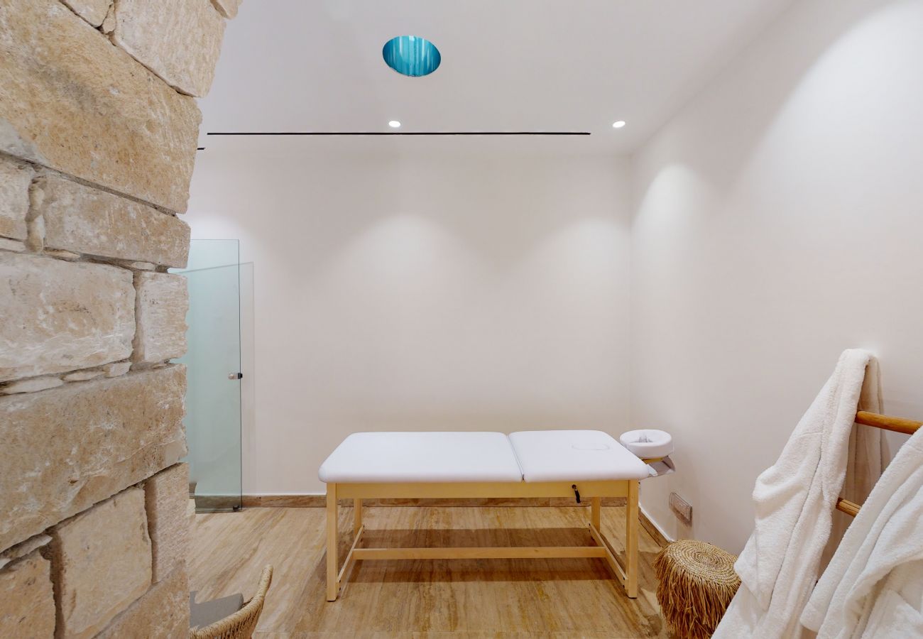 Villa in Protaras - Periyiali Seafront Villa Athina