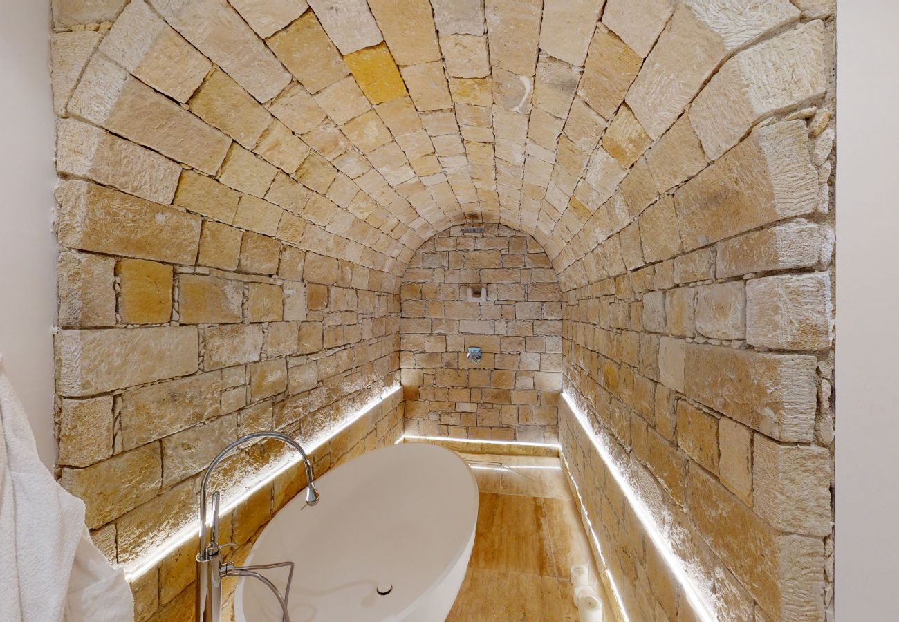 Villa in Protaras - Periyiali Seafront Villa Athina