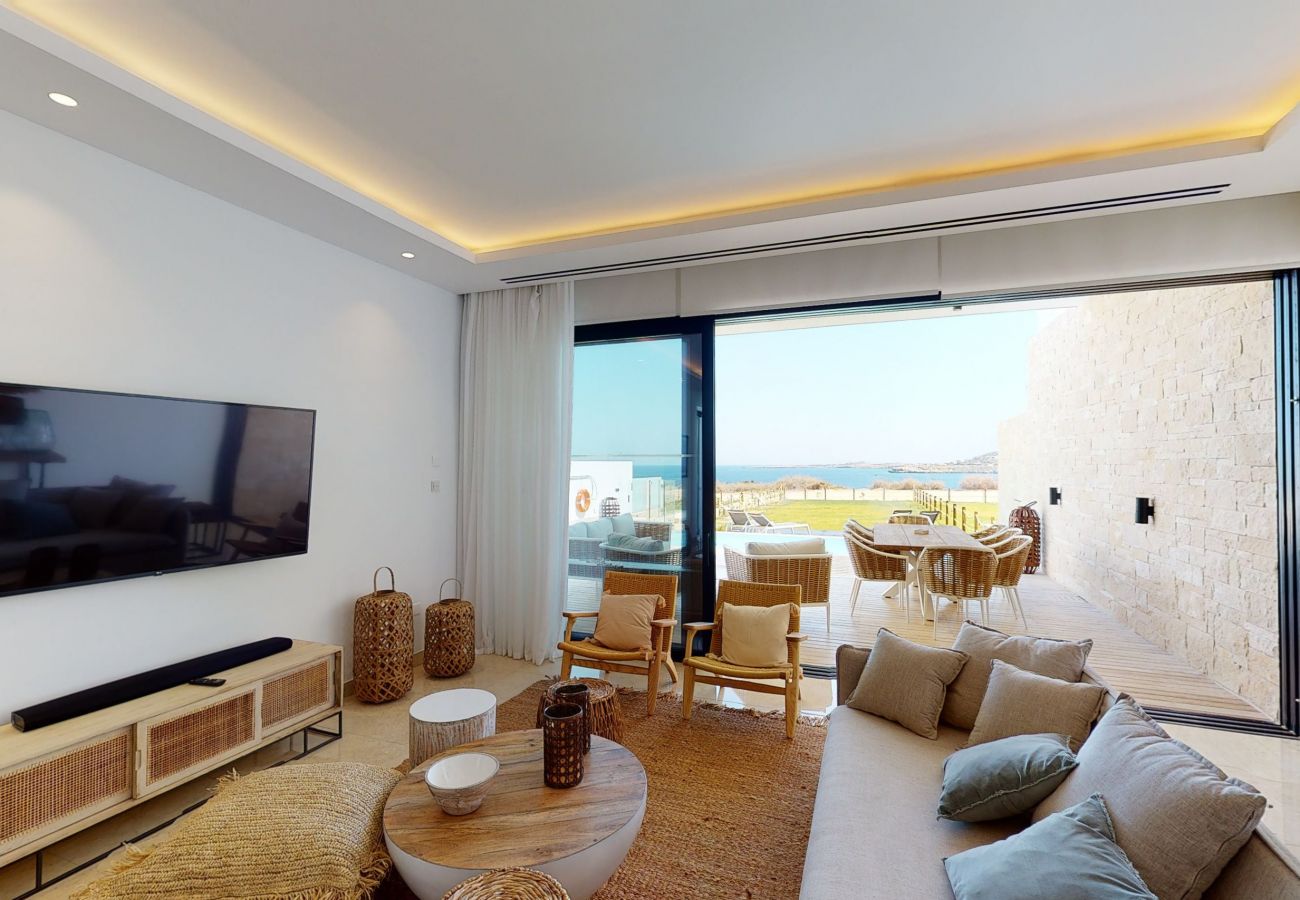 Villa in Protaras - Periyiali Seafront Villa Aphrodite