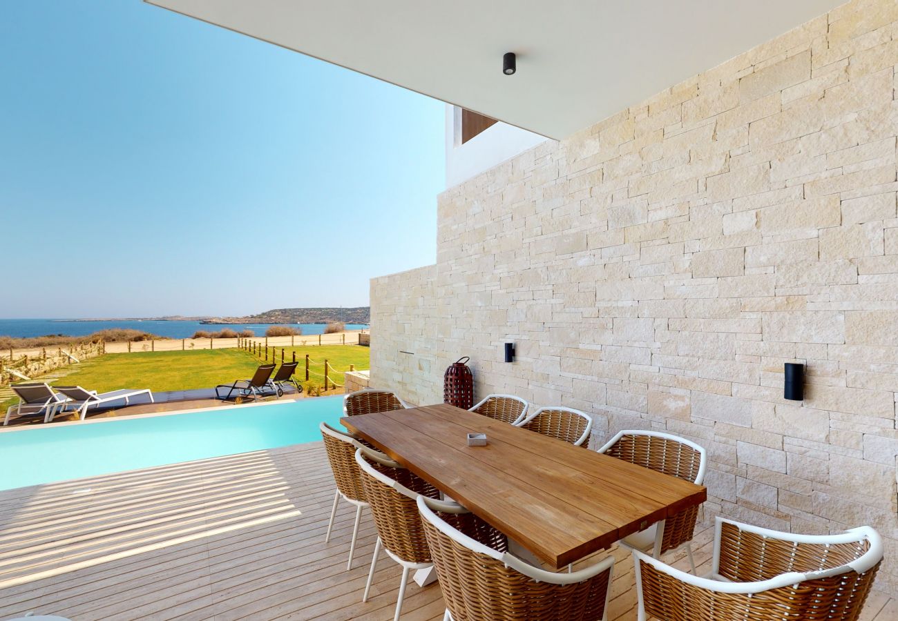 Villa in Protaras - Periyiali Seafront Villa Aphrodite