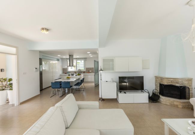 Villa in Protaras - Protaras Sunrise Zen Seafront Villa Villa in Protaras - Protaras Sunrise Zen Seafront Villa