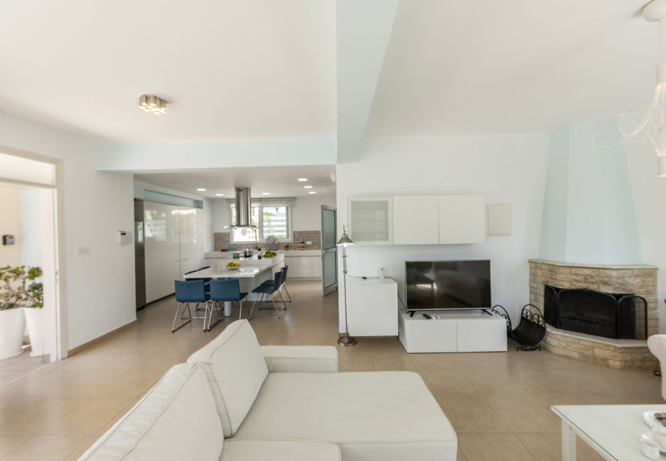 Villa in Protaras - Protaras Sunrise Zen Seafront Villa