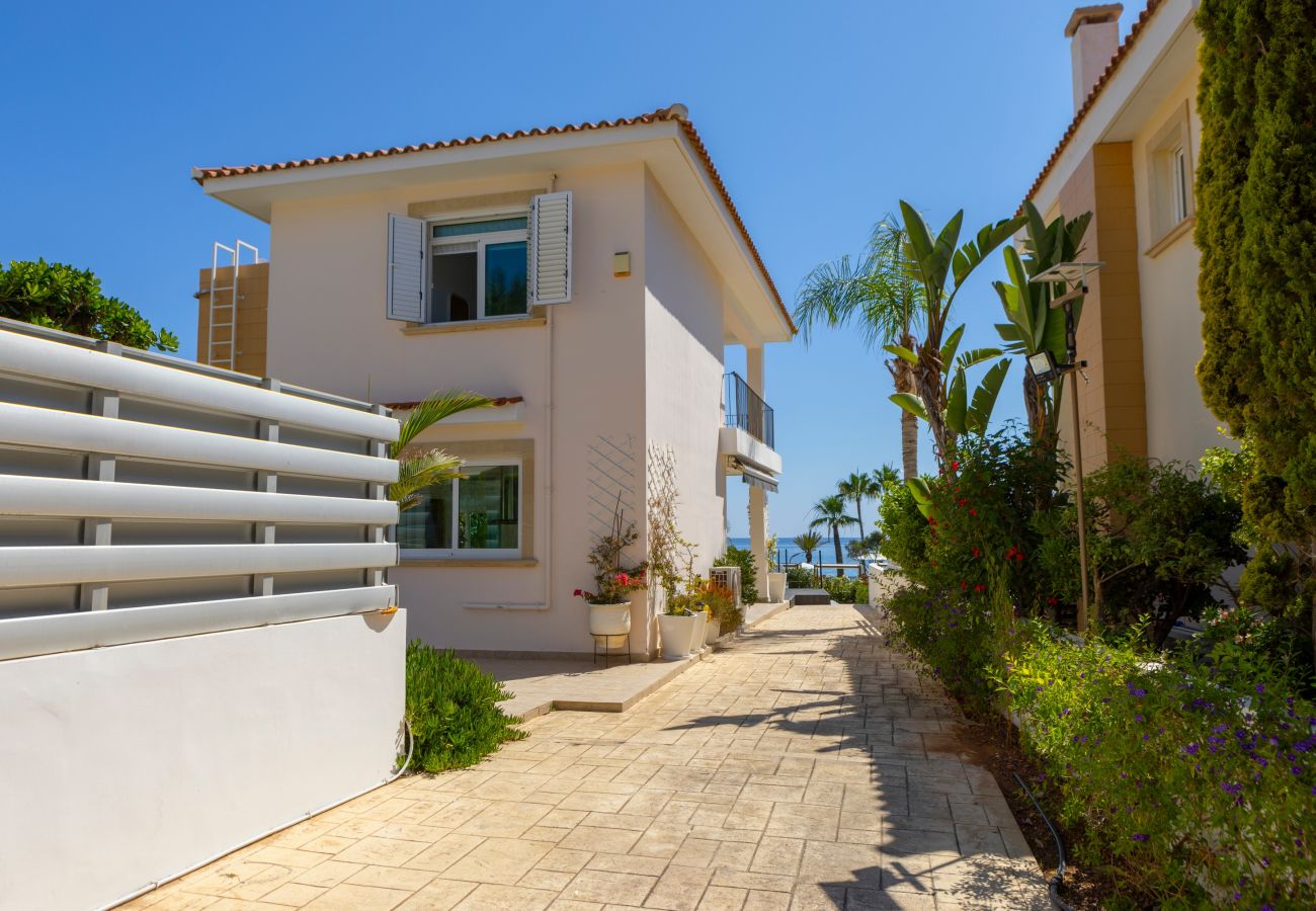 Villa in Protaras - Protaras Sunrise Zen Seafront Villa