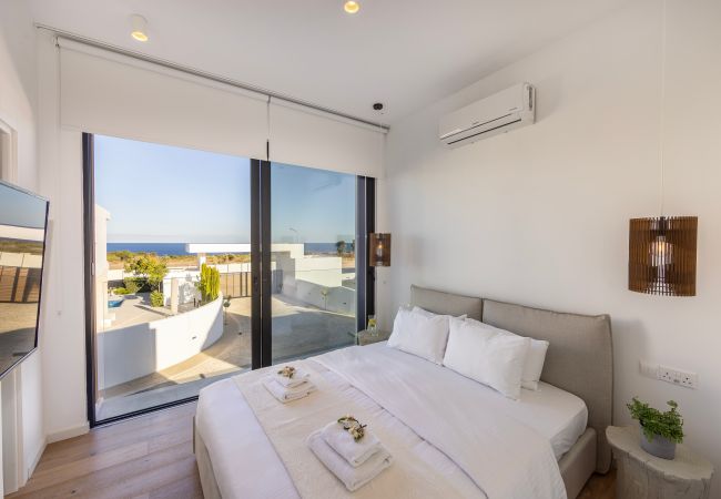 Villa in Protaras - Protaras Periyiali Seaside Villa 33 Villa in Protaras - Protaras Periyiali Seaside Villa 33