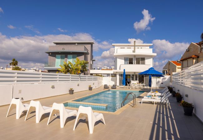 Villa in Larnaca - Faros Beachfront Villa Larnaca Villa in Larnaca - Faros Beachfront Villa Larnaca