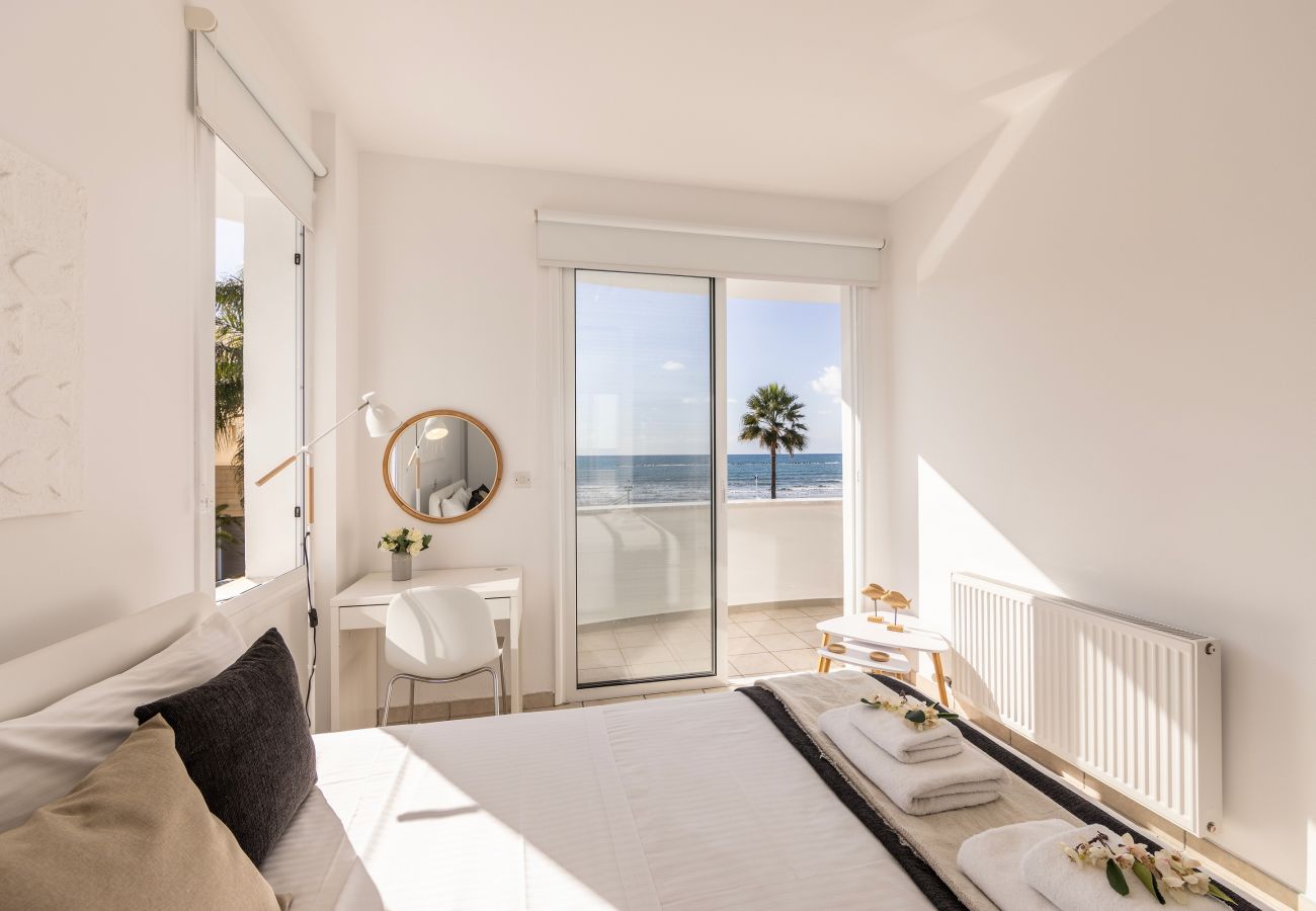 Villa in Larnaca - Faros Beachfront Villa Larnaca