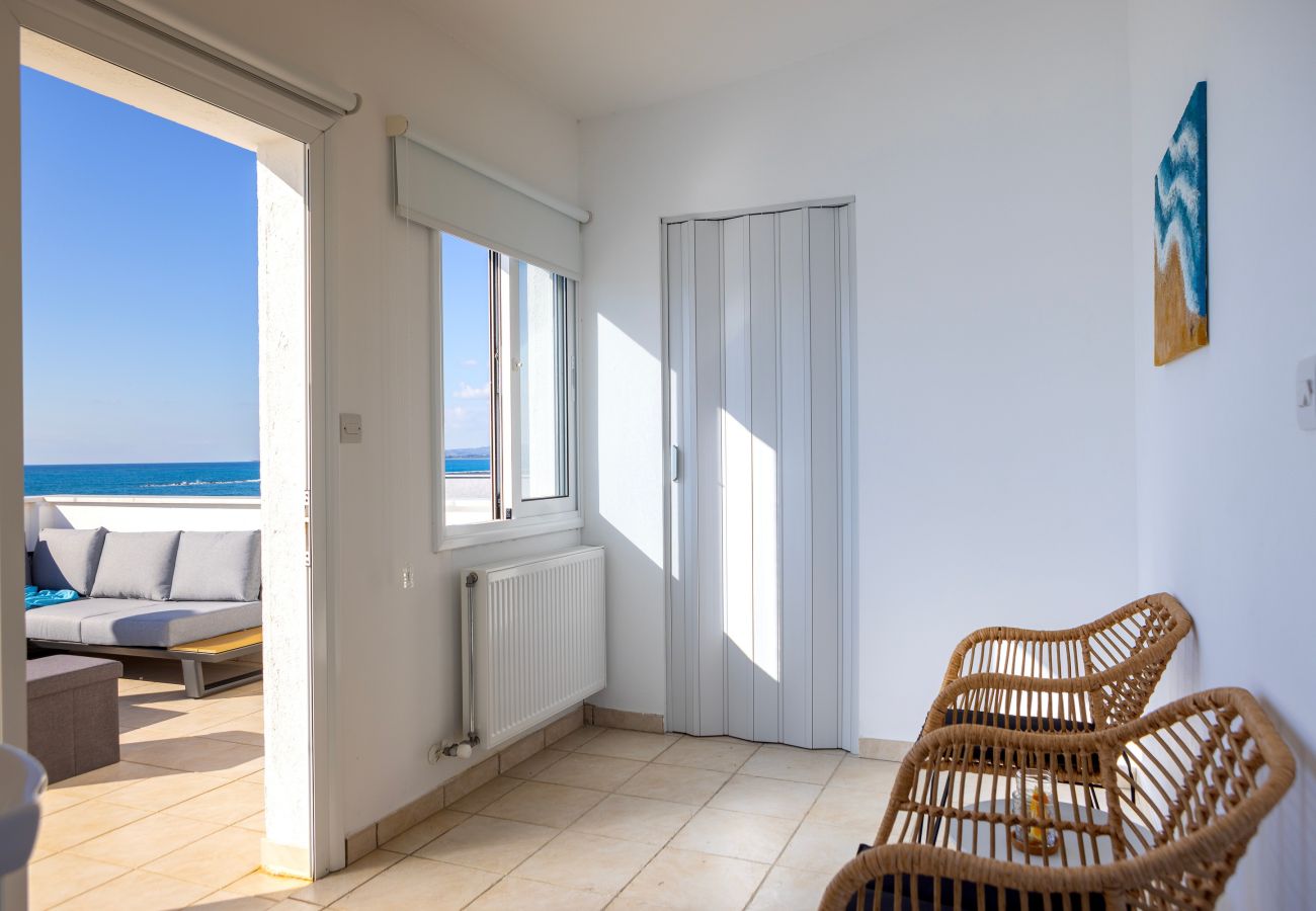Villa in Larnaca - Faros Beachfront Villa Larnaca