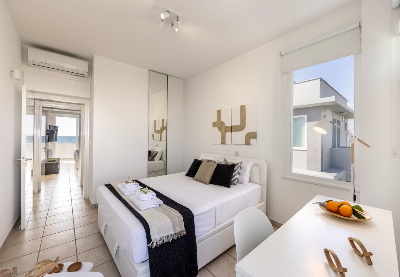 Villa in Larnaca - Faros Beachfront Villa Larnaca