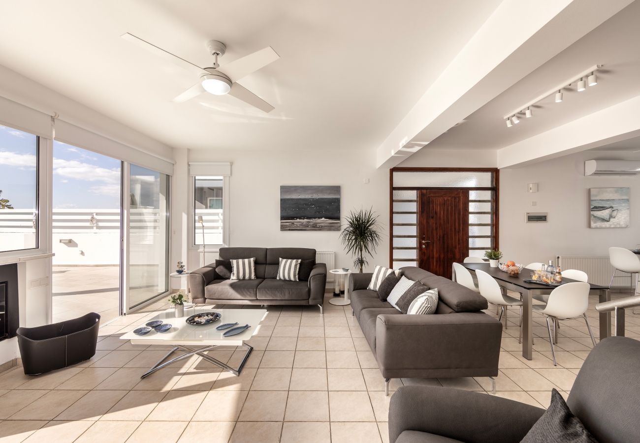 Villa in Larnaca - Faros Beachfront Villa Larnaca