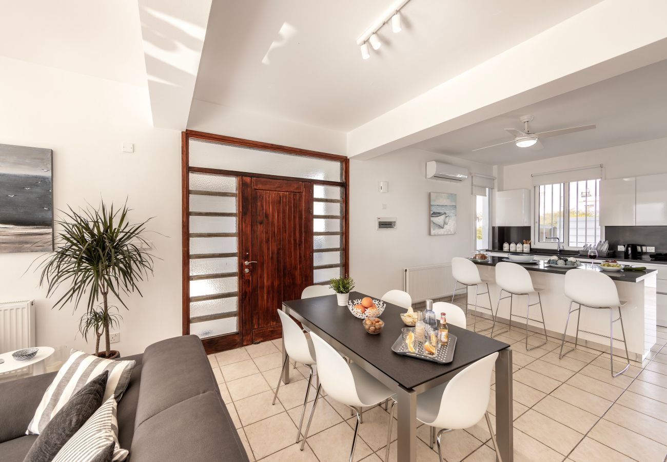 Villa in Larnaca - Faros Beachfront Villa Larnaca