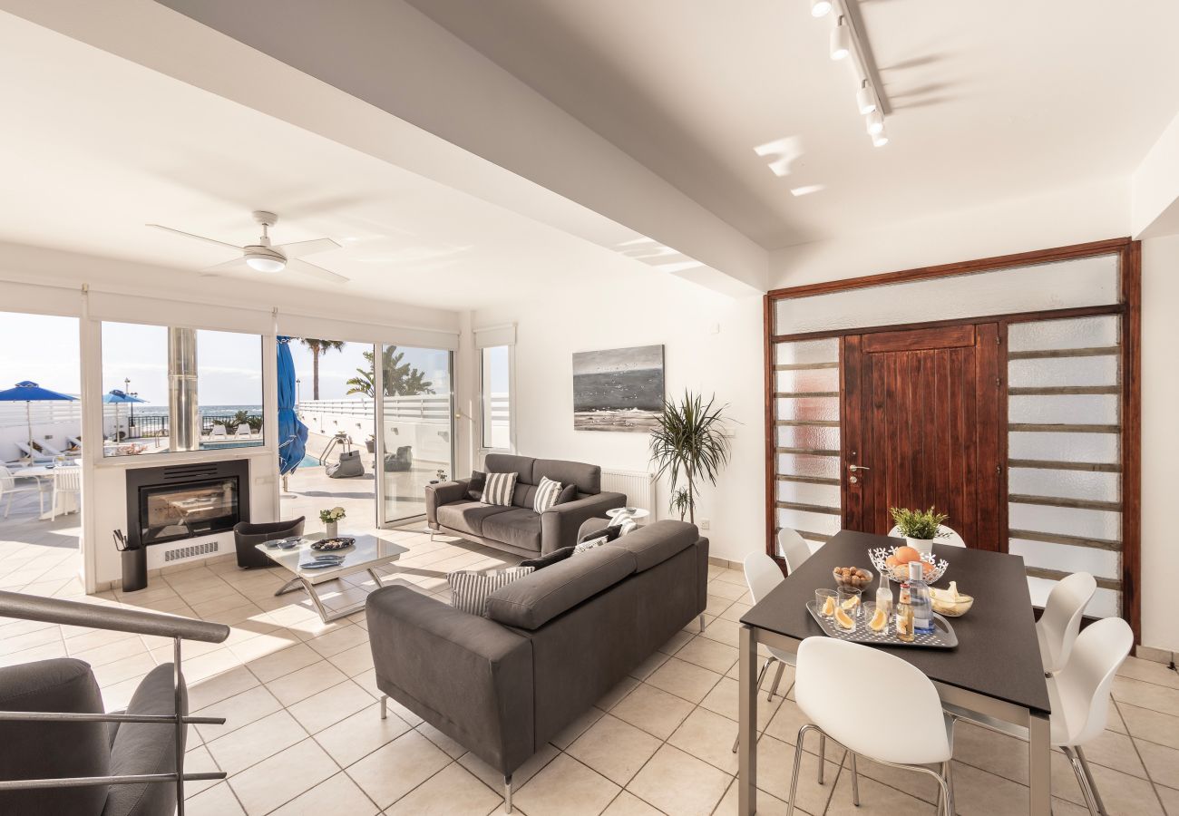 Villa in Larnaca - Faros Beachfront Villa Larnaca