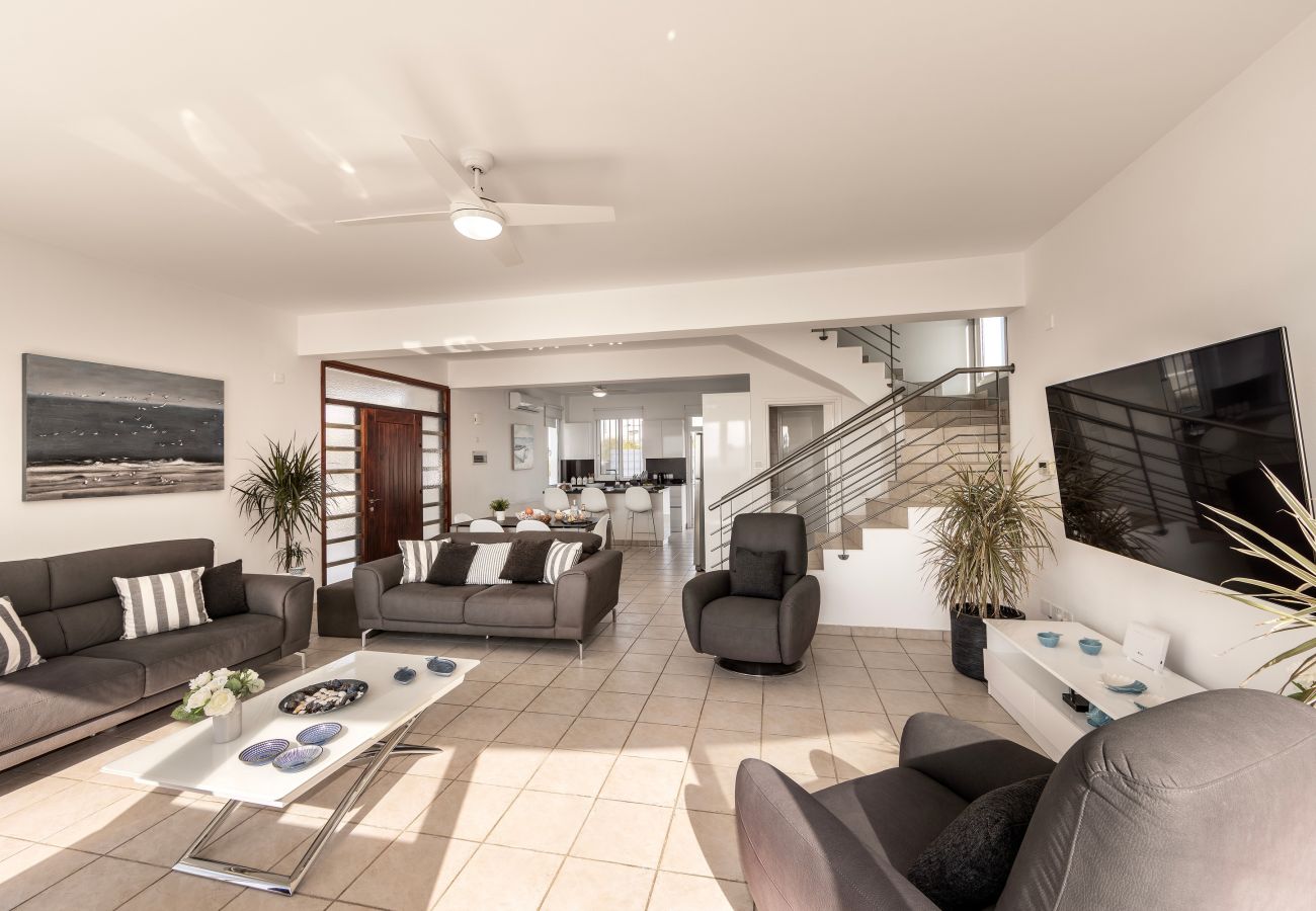 Villa in Larnaca - Faros Beachfront Villa Larnaca
