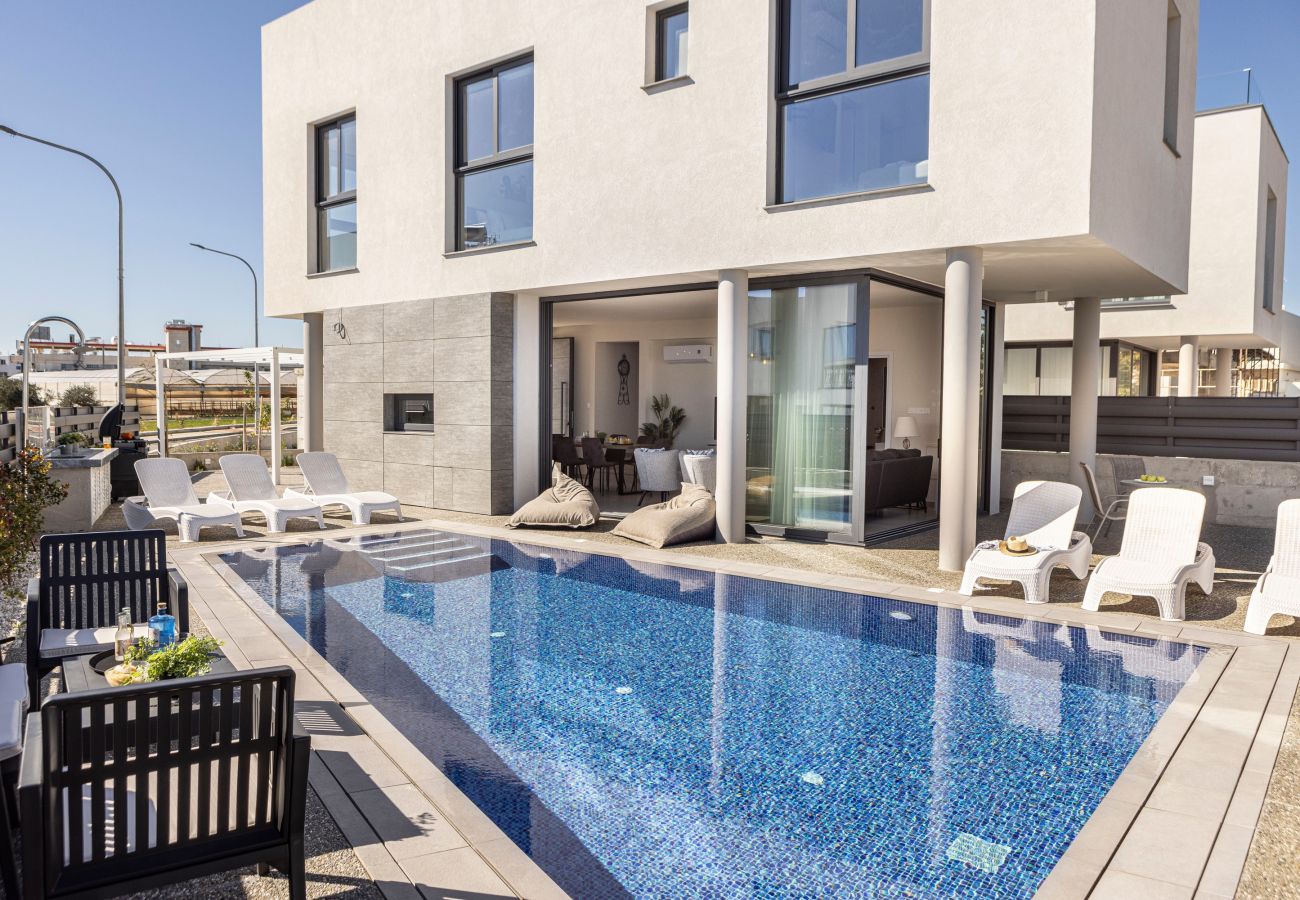 Villa in Protaras - Protaras Hestia Seaside Villa B6