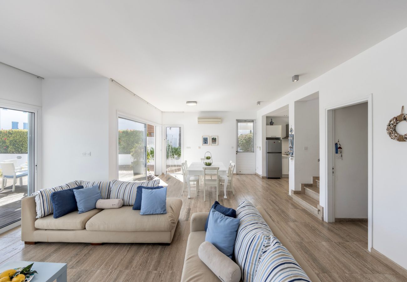 Villa in Protaras - Protaras Nausica Blue Seaside Villa