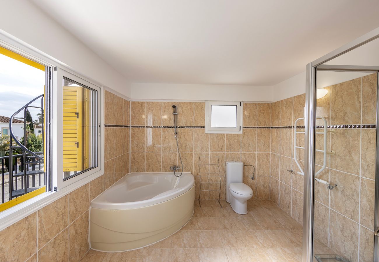 Villa in Ayia Napa - Ayia Thekla Sea Breeze Villa