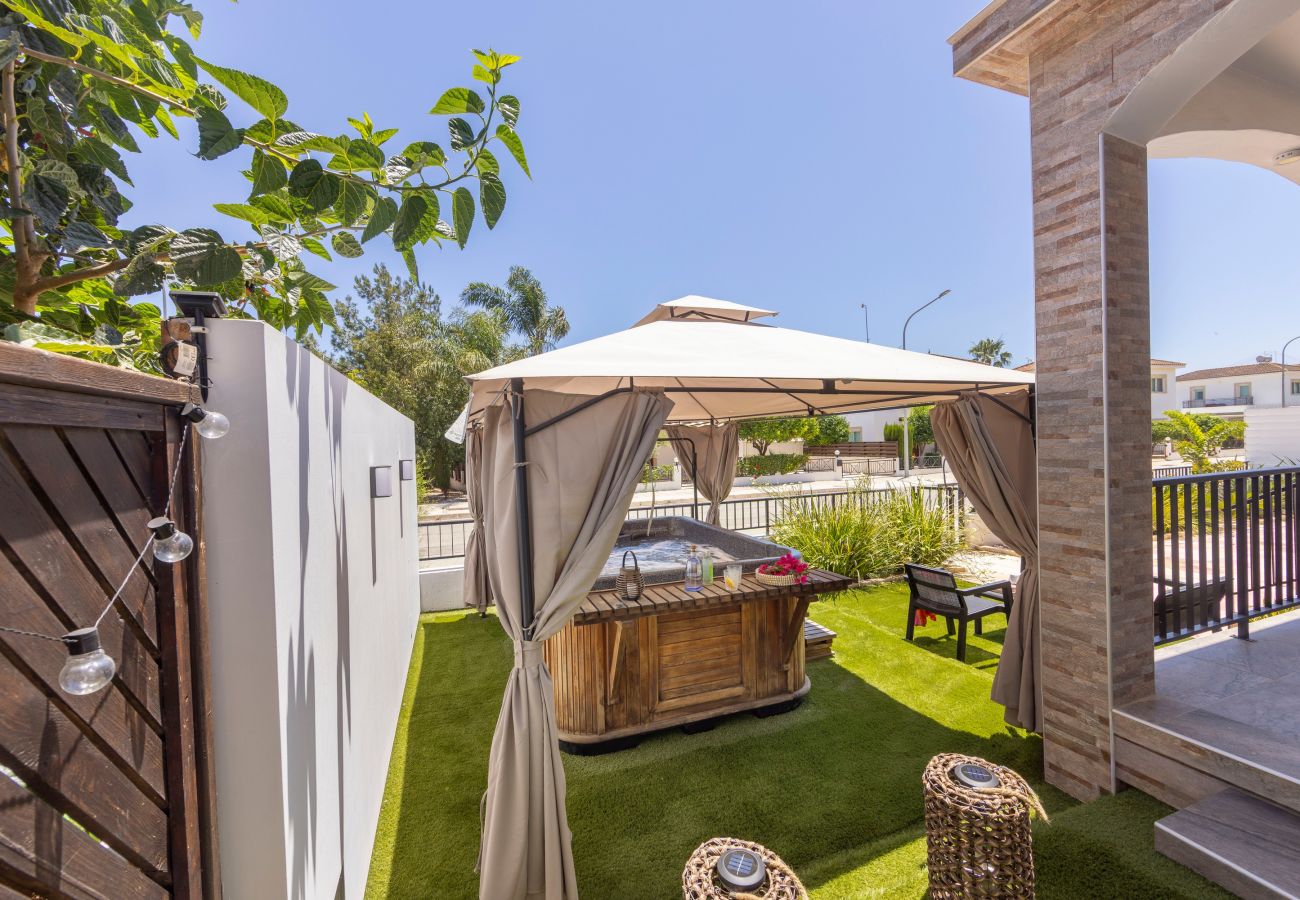 Villa in Ayia Napa - Ayia Thekla Sea Breeze Villa