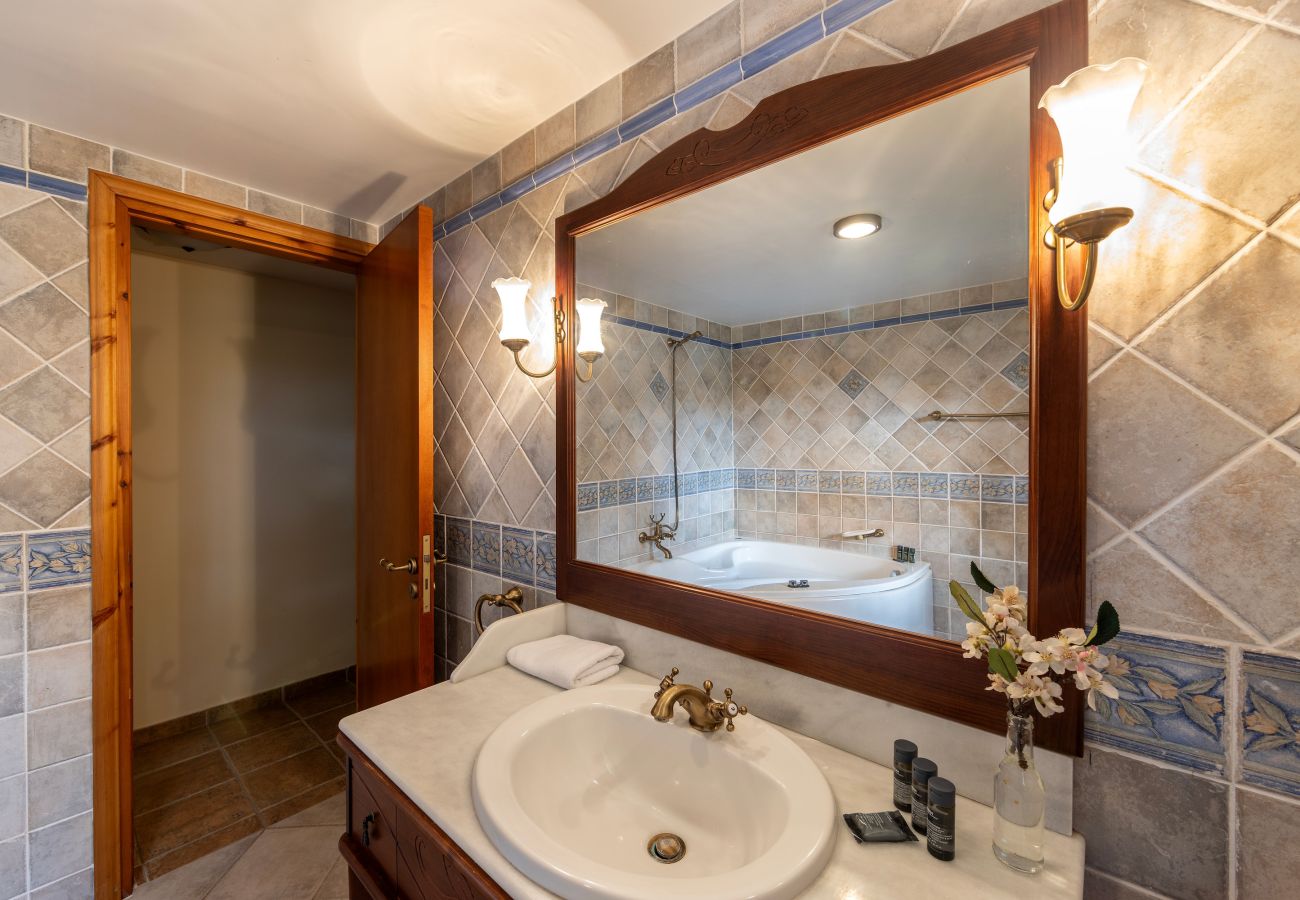 Villa in Pedoulas - Troodos Mature Pine Chalet 