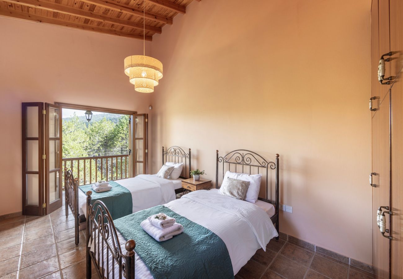 Villa in Pedoulas - Troodos Mature Pine Chalet 