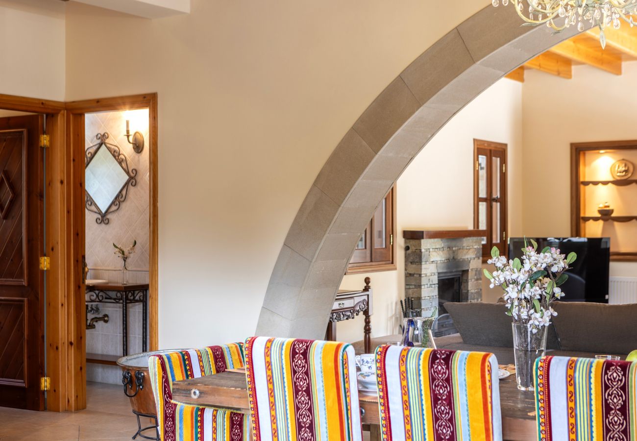 Villa in Pedoulas - Troodos Mature Pine Chalet 