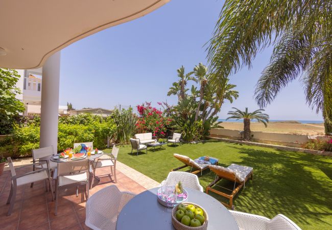 Villa in Meneou - Larnaca Chelidonia Seafront Villa Villa in Meneou - Larnaca Chelidonia Seafront Villa
