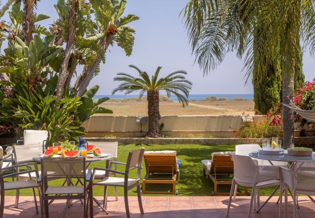 Villa in Meneou - Larnaca Chelidonia Seafront Villa Villa in Meneou - Larnaca Chelidonia Seafront Villa