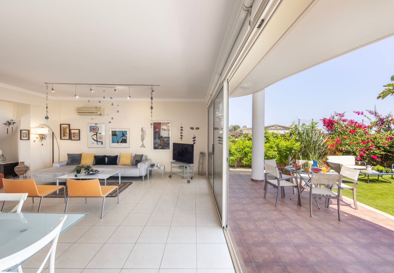 Villa in Meneou - Larnaca Chelidonia Seafront Villa