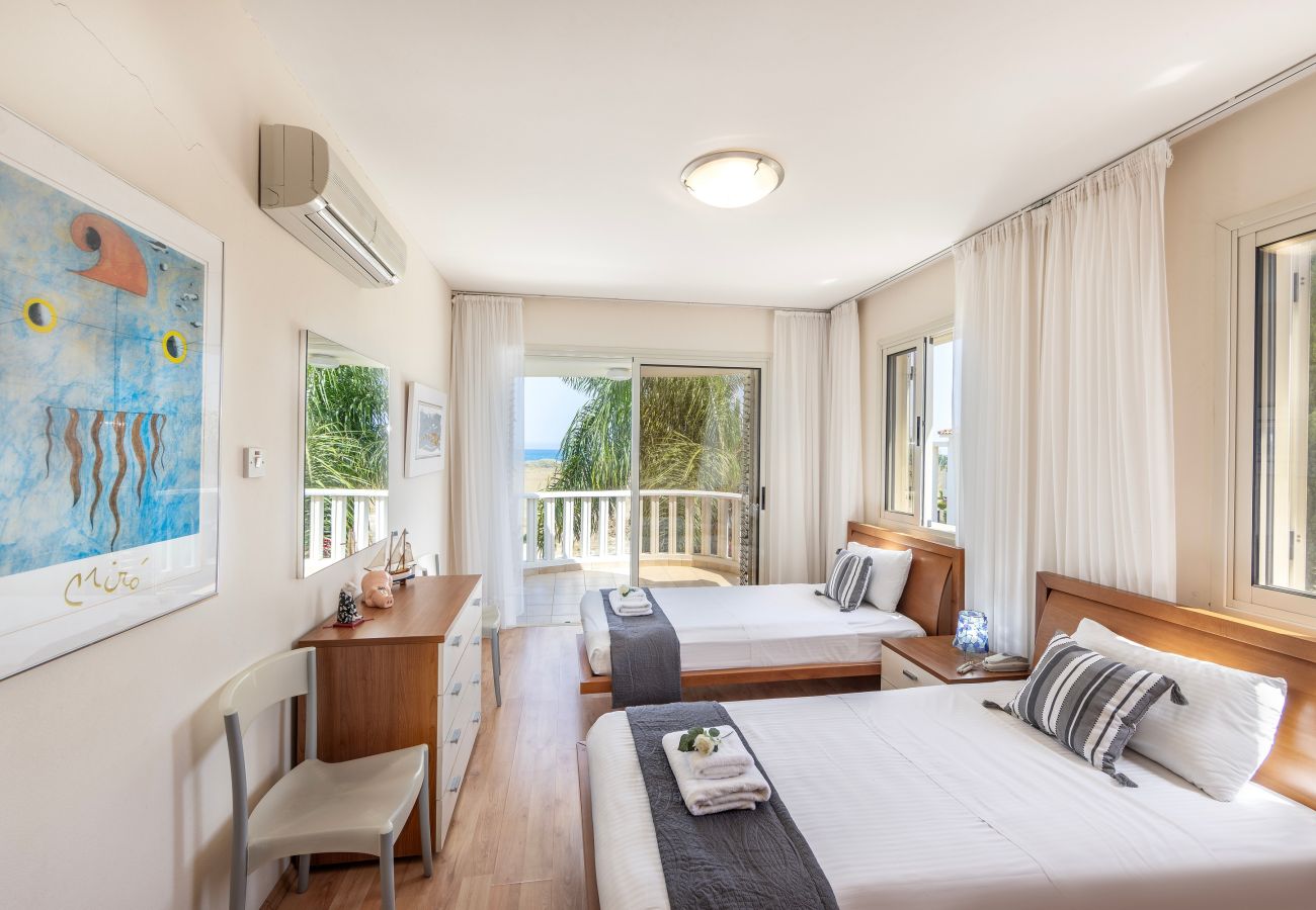 Villa in Meneou - Larnaca Chelidonia Seafront Villa