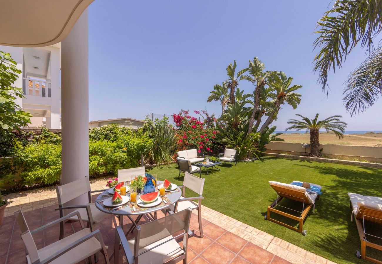 Villa in Meneou - Larnaca Chelidonia Seafront Villa