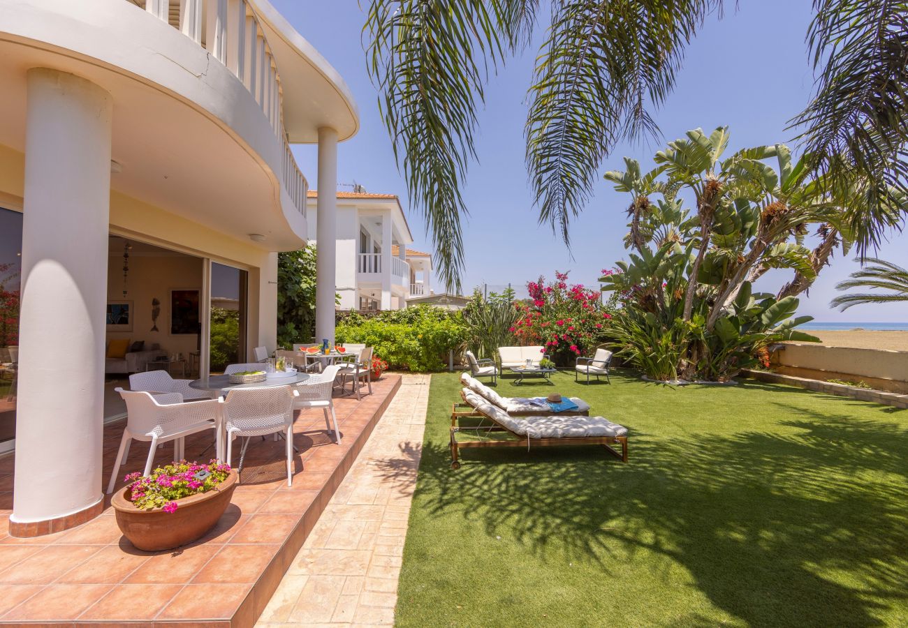 Villa in Meneou - Larnaca Chelidonia Seafront Villa
